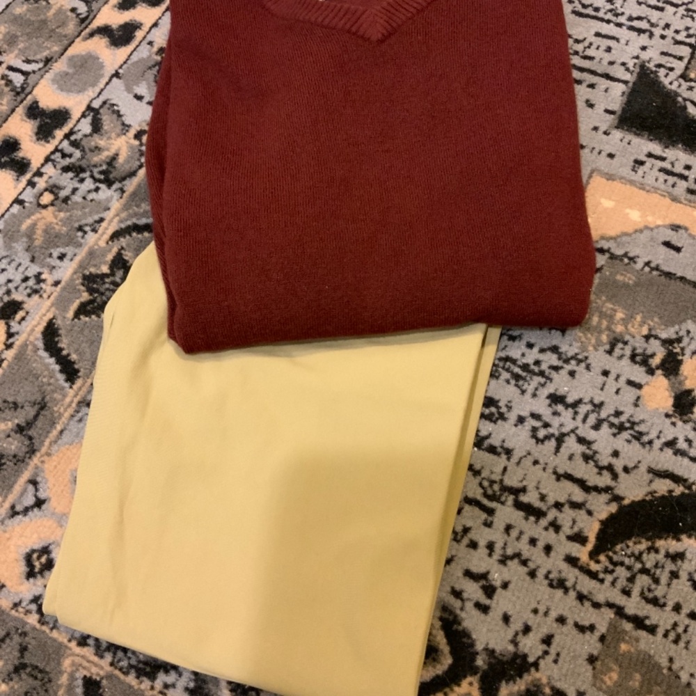 Burgundy Haggar clothing size small Men’s sweater